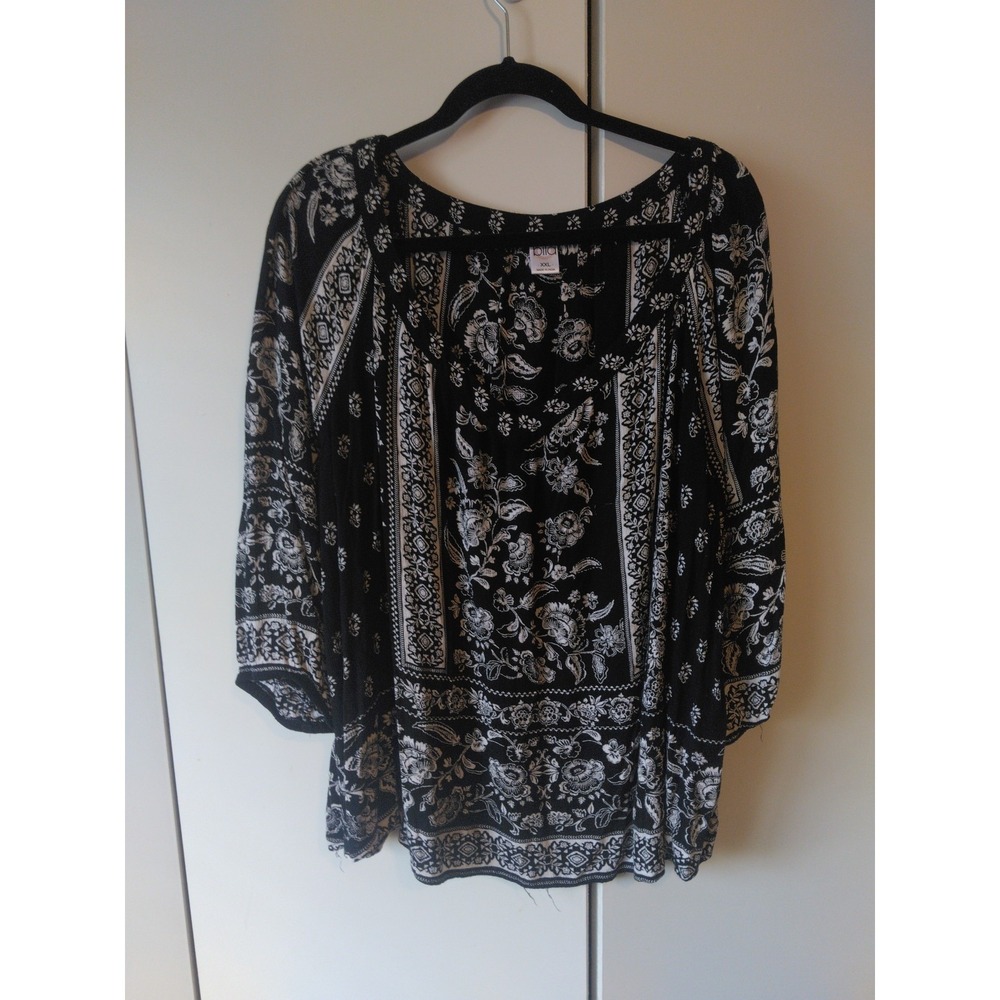 Bila Women's Floral Top Size XXL Black White Boho Peasant Flowy
